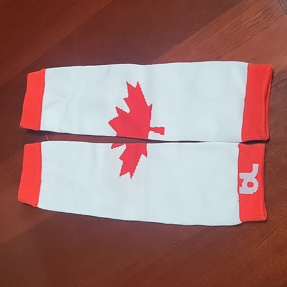 NWOT Canada Baby Leggings Legwarmers